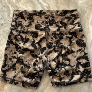 Lululemon Wunder Train High-Rise Short 6
Dispersed Light Raw Linen Multi Size 10